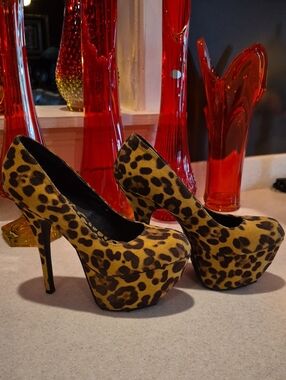 Dollhouse Leopard Print Platform Stilettos – Size 7.5 🔥